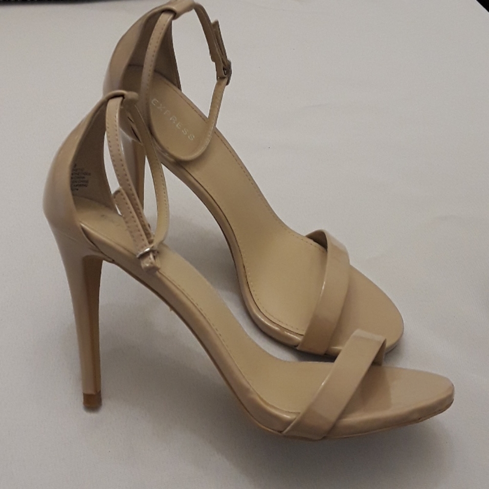 Express Heels - Picture 3 of 8